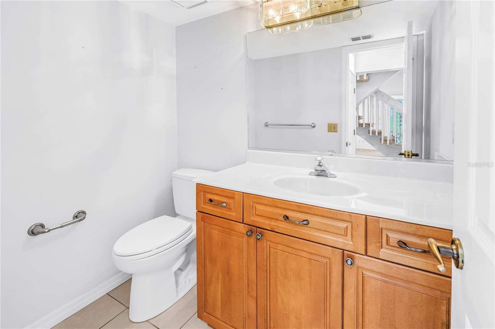 1609 WATERMARK CIRCLE NE, St Petersburg, FL 33702 Half bath downstairs