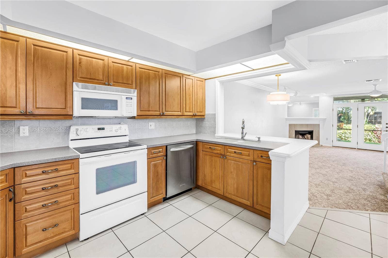 1609 WATERMARK CIRCLE NE, St Petersburg, FL 33702 1609 WATERMARK CIRCLE NE, St Petersburg, FL 33702