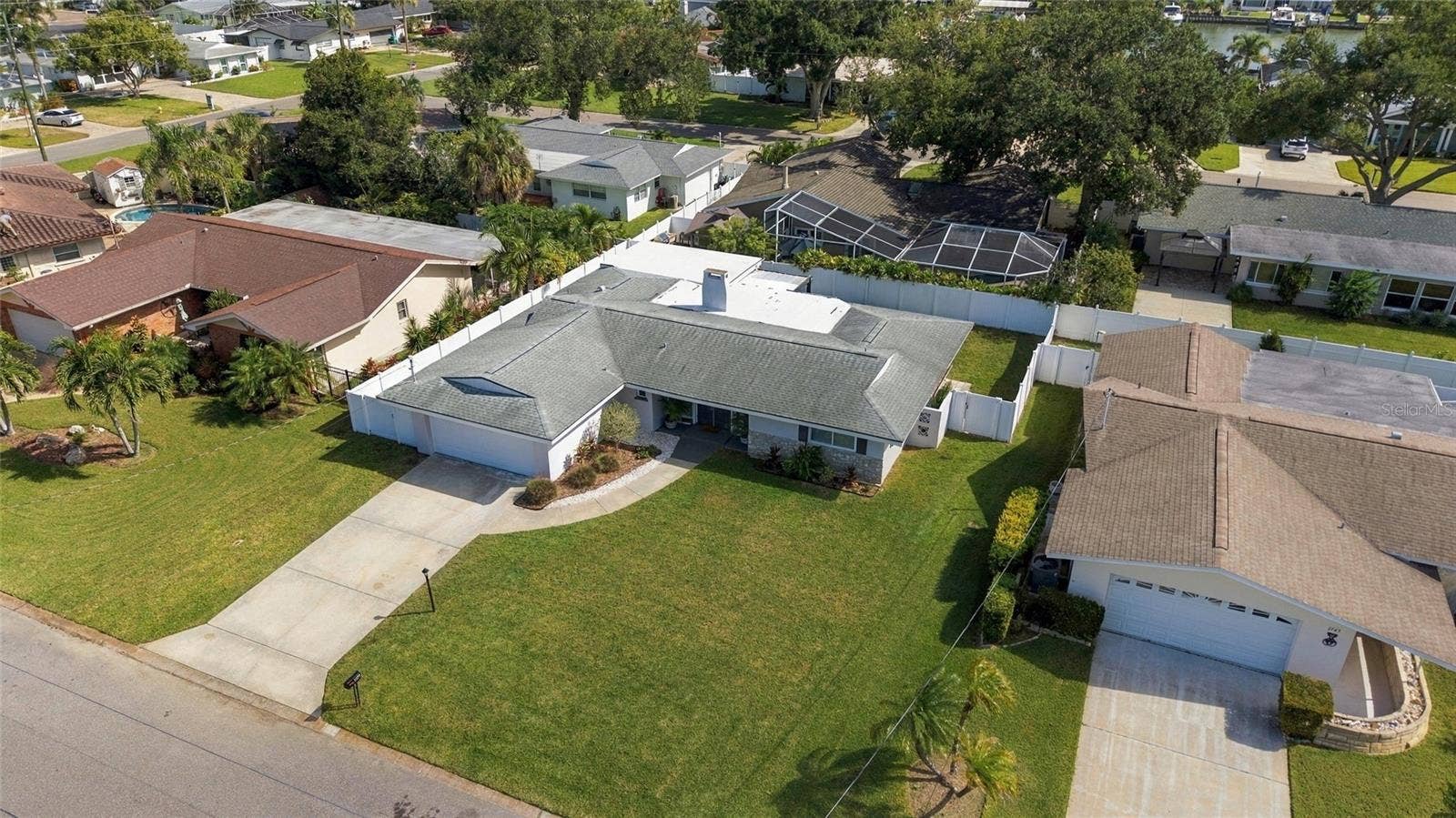 1721 HARBOR CIRCLE W, Largo, FL 33770