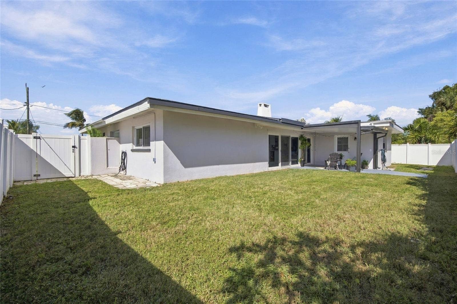 1721 HARBOR CIRCLE W, Largo, FL 33770
