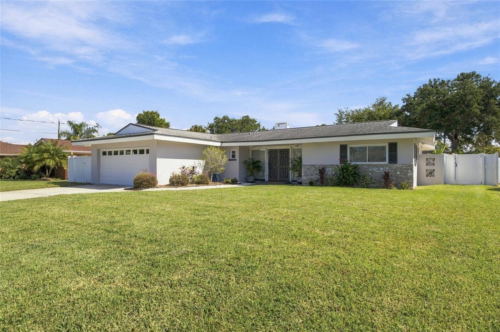 1721 HARBOR CIRCLE W, Largo, FL 33770