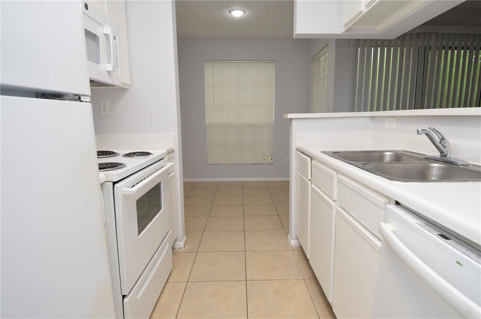 8630 MALLARD RESERVE DRIVE, #1, Tampa, FL 33614 8630 MALLARD RESERVE DRIVE, #1, Tampa, FL 33614