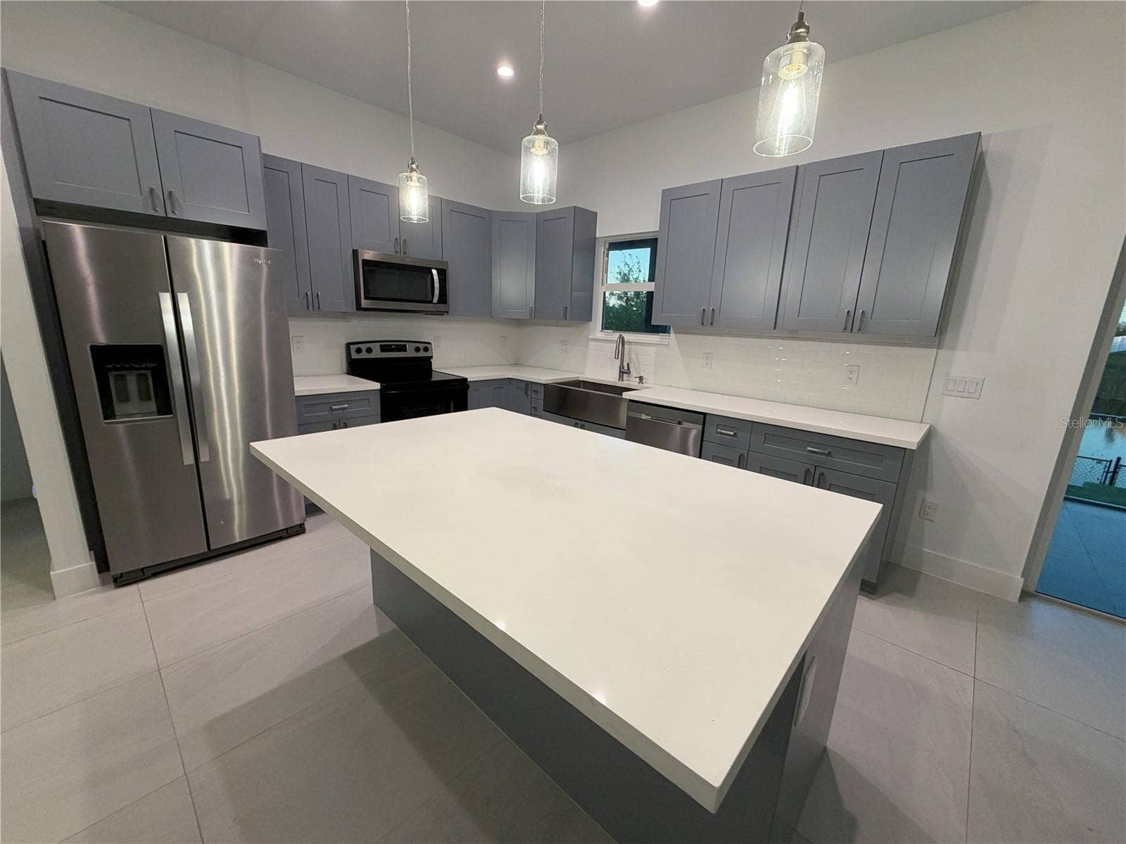 517 NW 19TH TERRACE, Cape Coral, FL 33993 kitchen