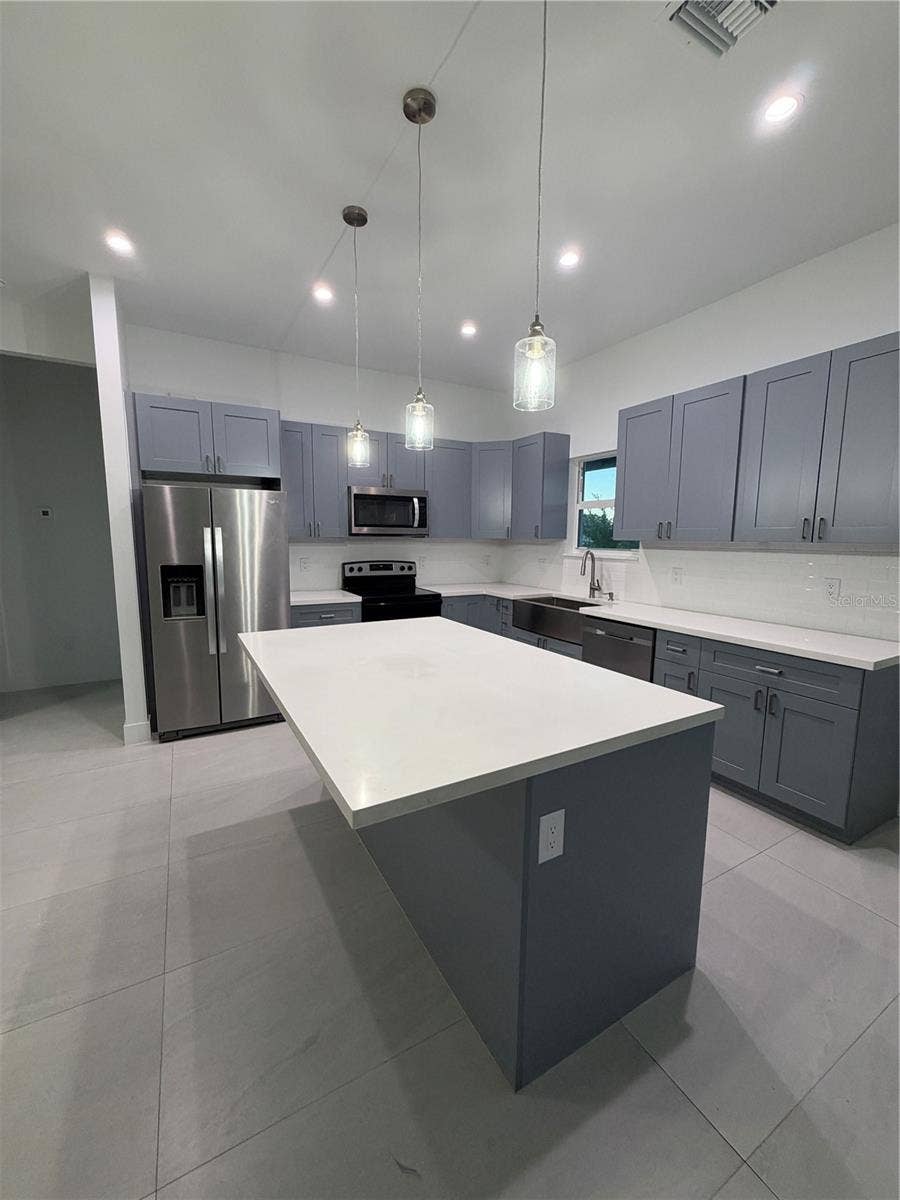 517 NW 19TH TERRACE, Cape Coral, FL 33993 517 NW 19TH TERRACE, Cape Coral, FL 33993