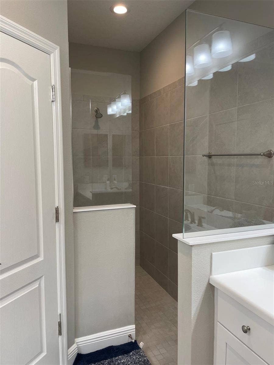 2944 SKY BLUE CV, Bradenton, FL 34211 Main Bathroom