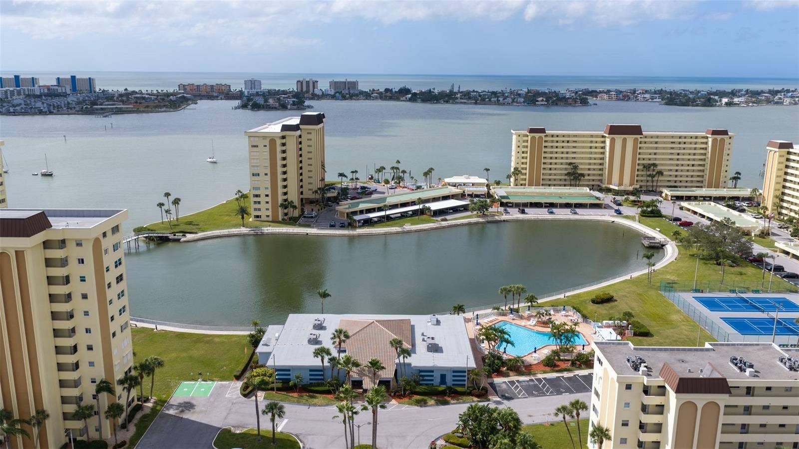 4700 COVE CIRCLE, #111, St Petersburg, FL 33708 4700 COVE CIRCLE, #111, St Petersburg, FL 33708