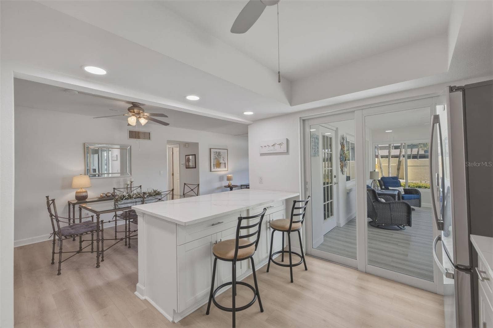 4700 COVE CIRCLE, #111, St Petersburg, FL 33708 Easy access to kitchen from sunroom entry!