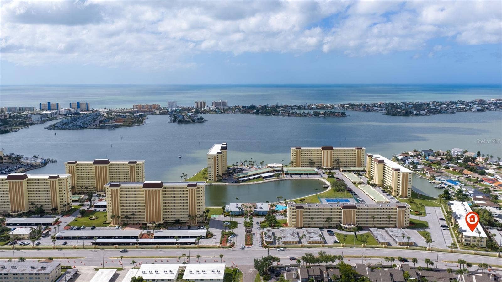 4700 COVE CIRCLE, #111, St Petersburg, FL 33708 Minutes to the beach!