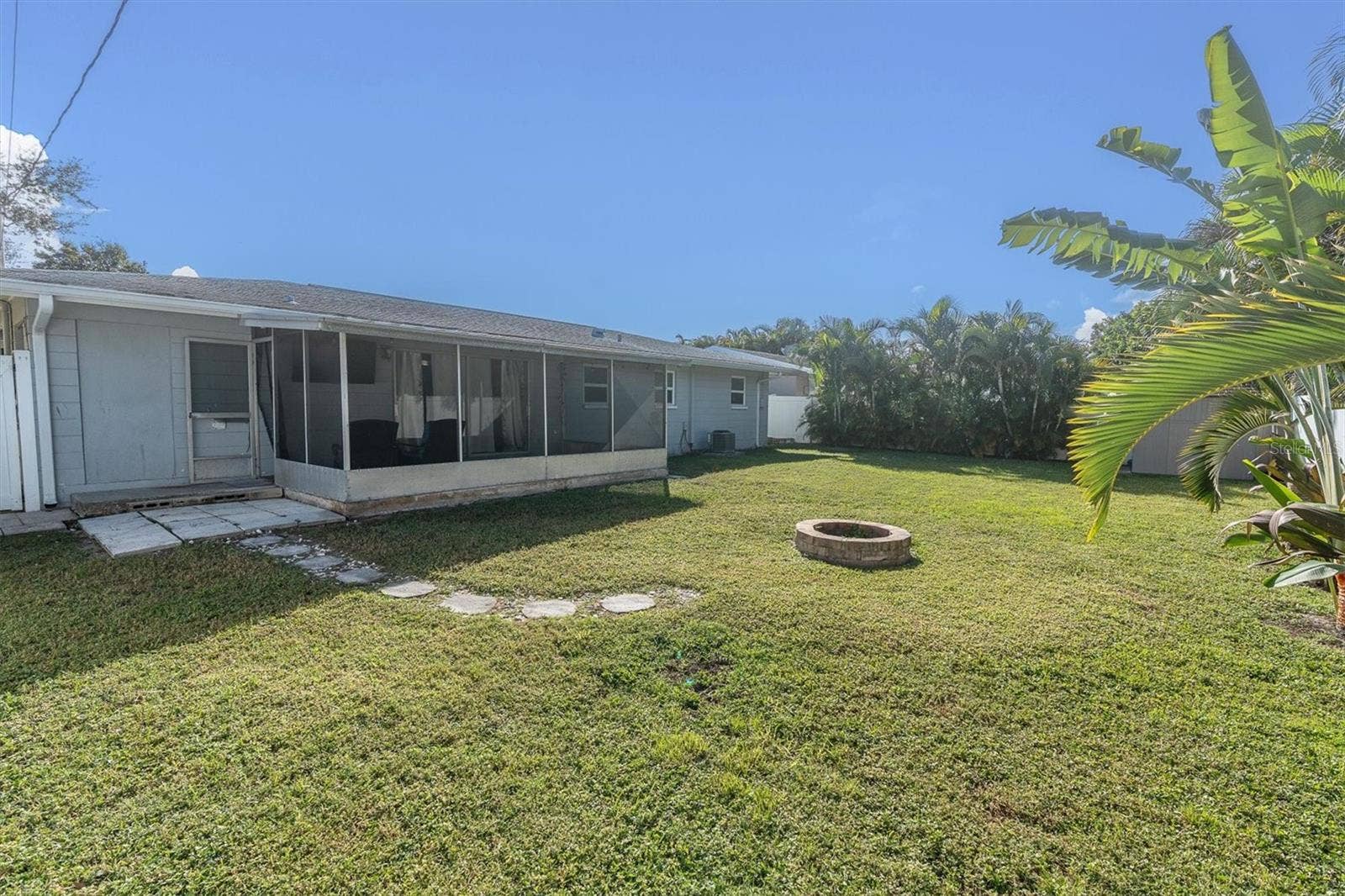 11401 81ST AVENUE, Seminole, FL 33772