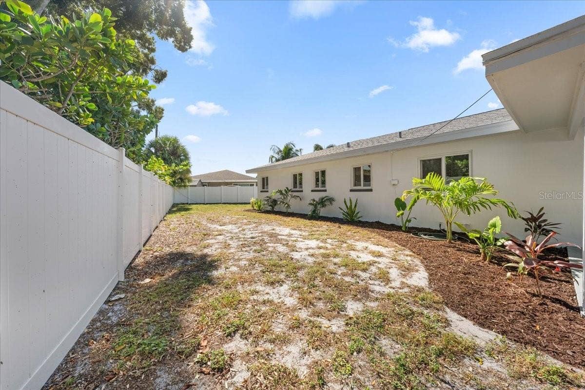 213 PARK STREET N, St Petersburg, FL 33710