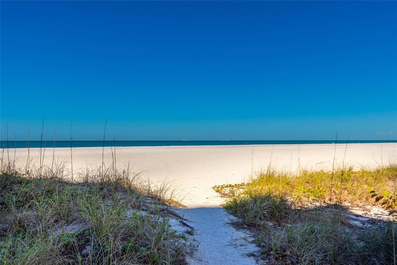 1380 GULF BOULEVARD, #307, Clearwater Beach, FL 33767 TAKE A DAILY STROLL ON THE PRISTINE BEACH