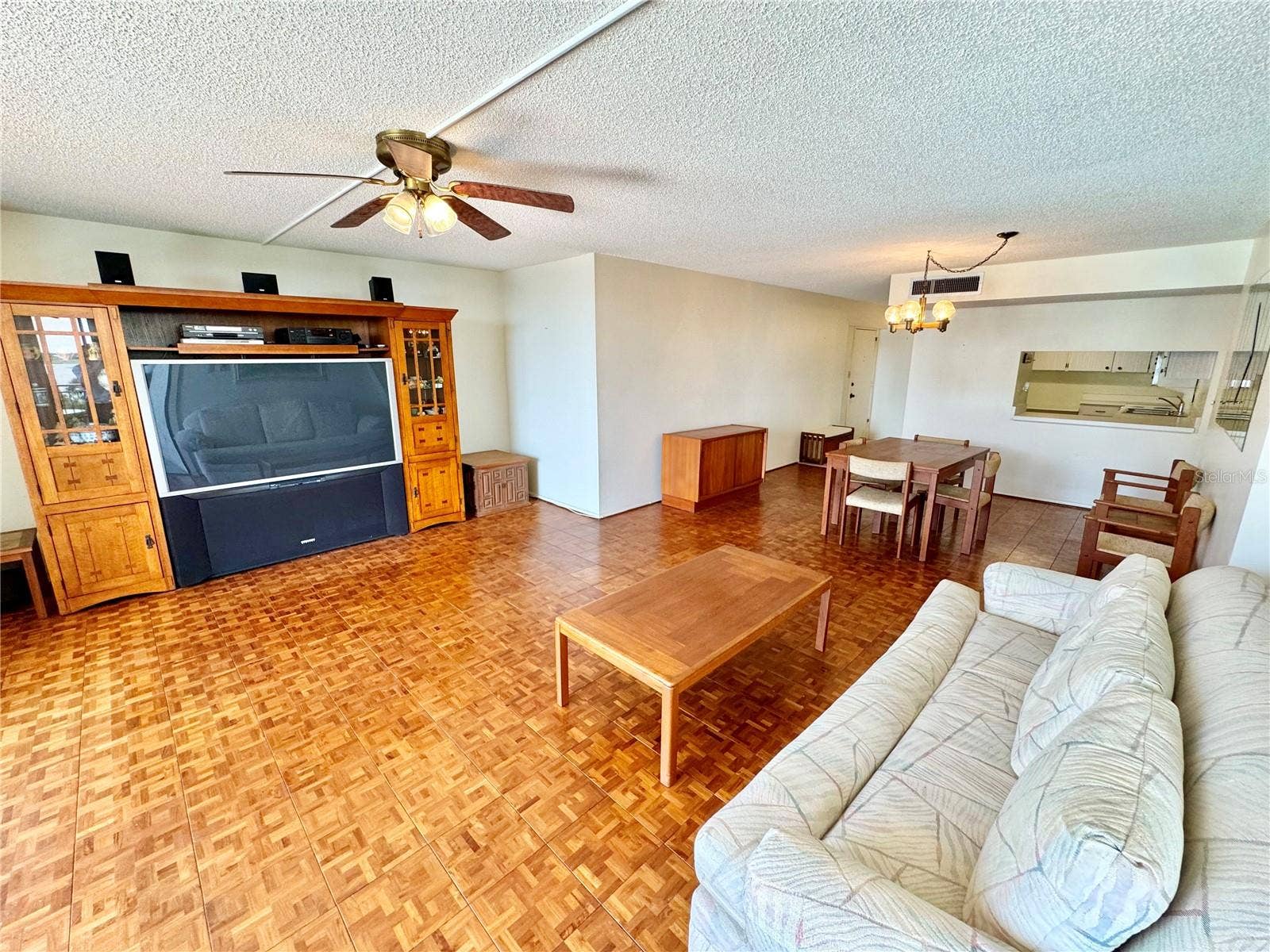 1380 GULF BOULEVARD, #307, Clearwater Beach, FL 33767 1380 GULF BOULEVARD, #307, Clearwater Beach, FL 33767