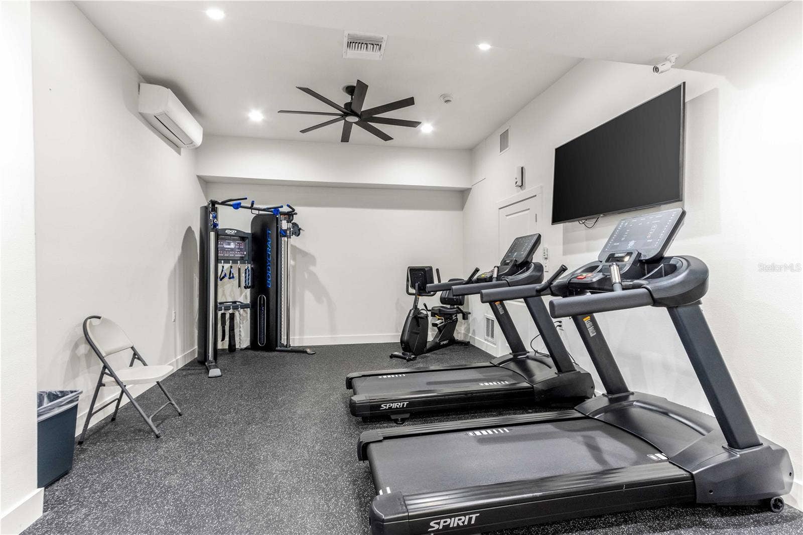 1380 GULF BOULEVARD, #307, Clearwater Beach, FL 33767 Stay in shape.