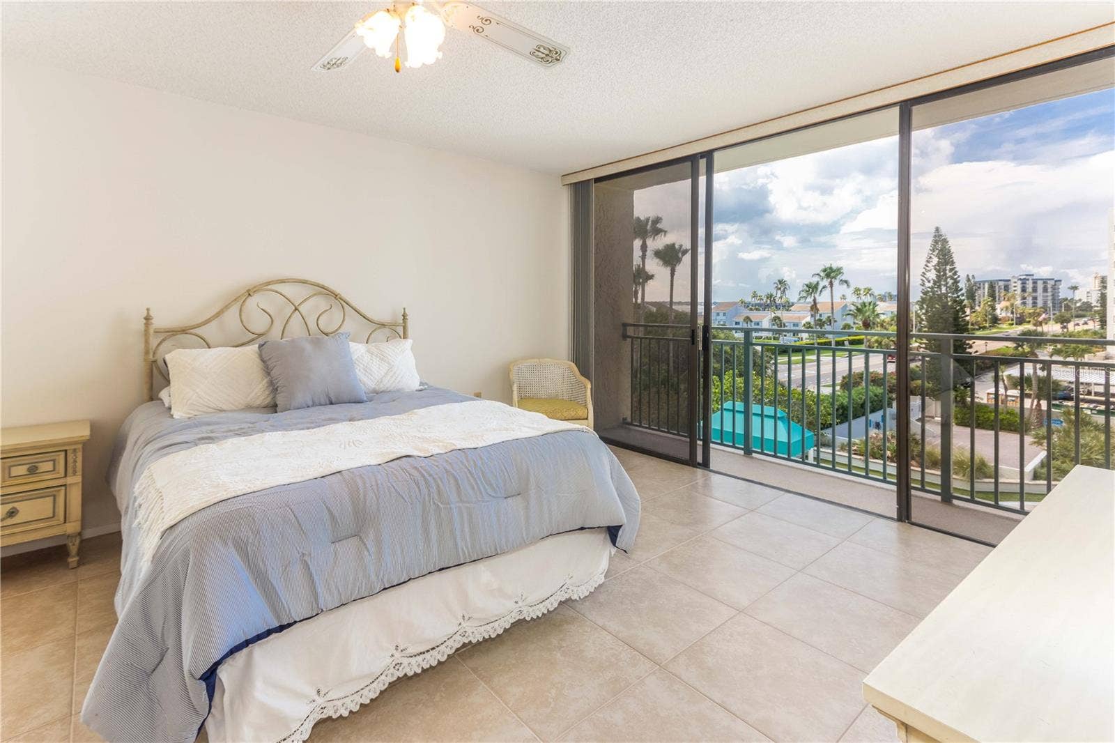 1380 GULF BOULEVARD, #307, Clearwater Beach, FL 33767 1380 GULF BOULEVARD, #307, Clearwater Beach, FL 33767