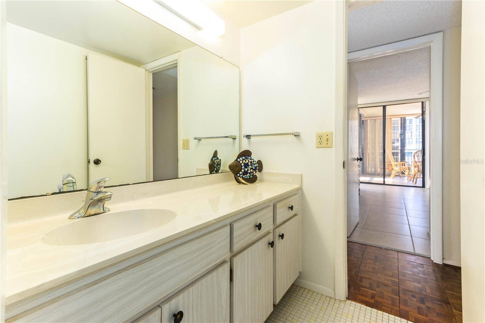 1380 GULF BOULEVARD, #307, Clearwater Beach, FL 33767 1380 GULF BOULEVARD, #307, Clearwater Beach, FL 33767