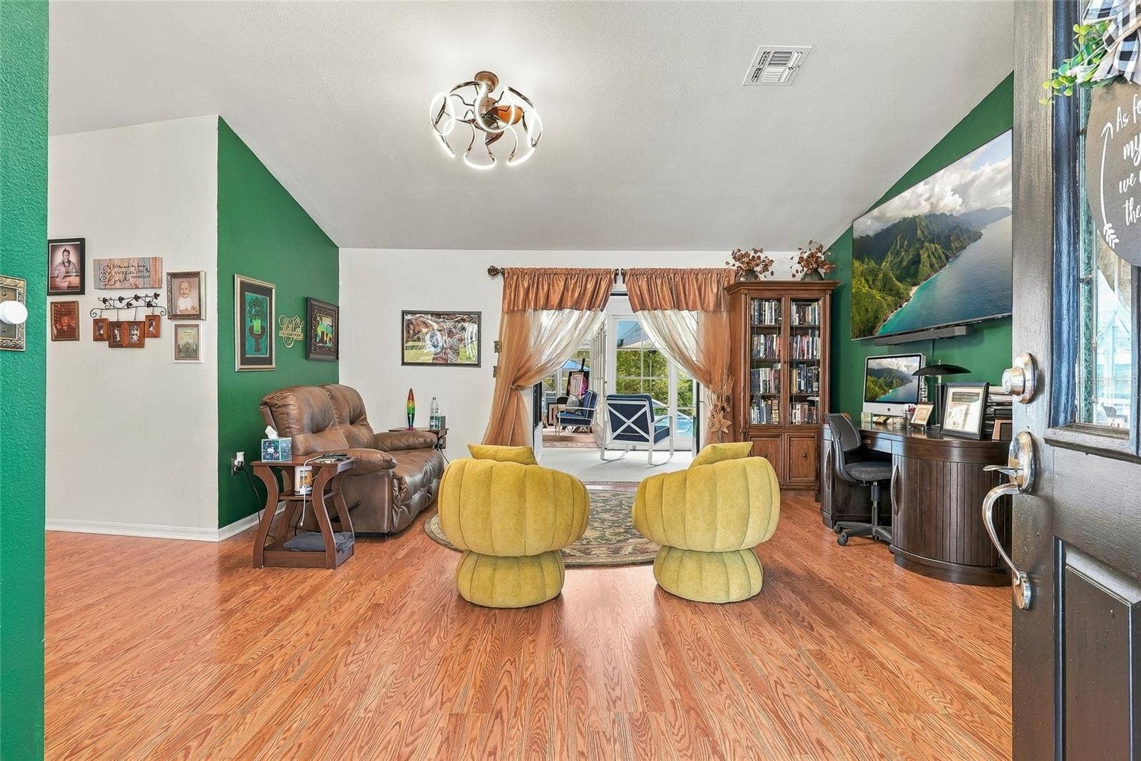 9896 DOMINGO DRIVE, Brooksville, FL 34601 Enter in the Family Room