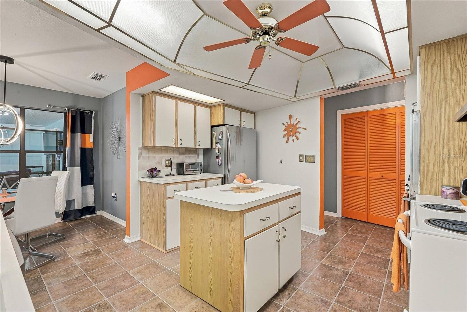 9896 DOMINGO DRIVE, Brooksville, FL 34601 Kitchen Island