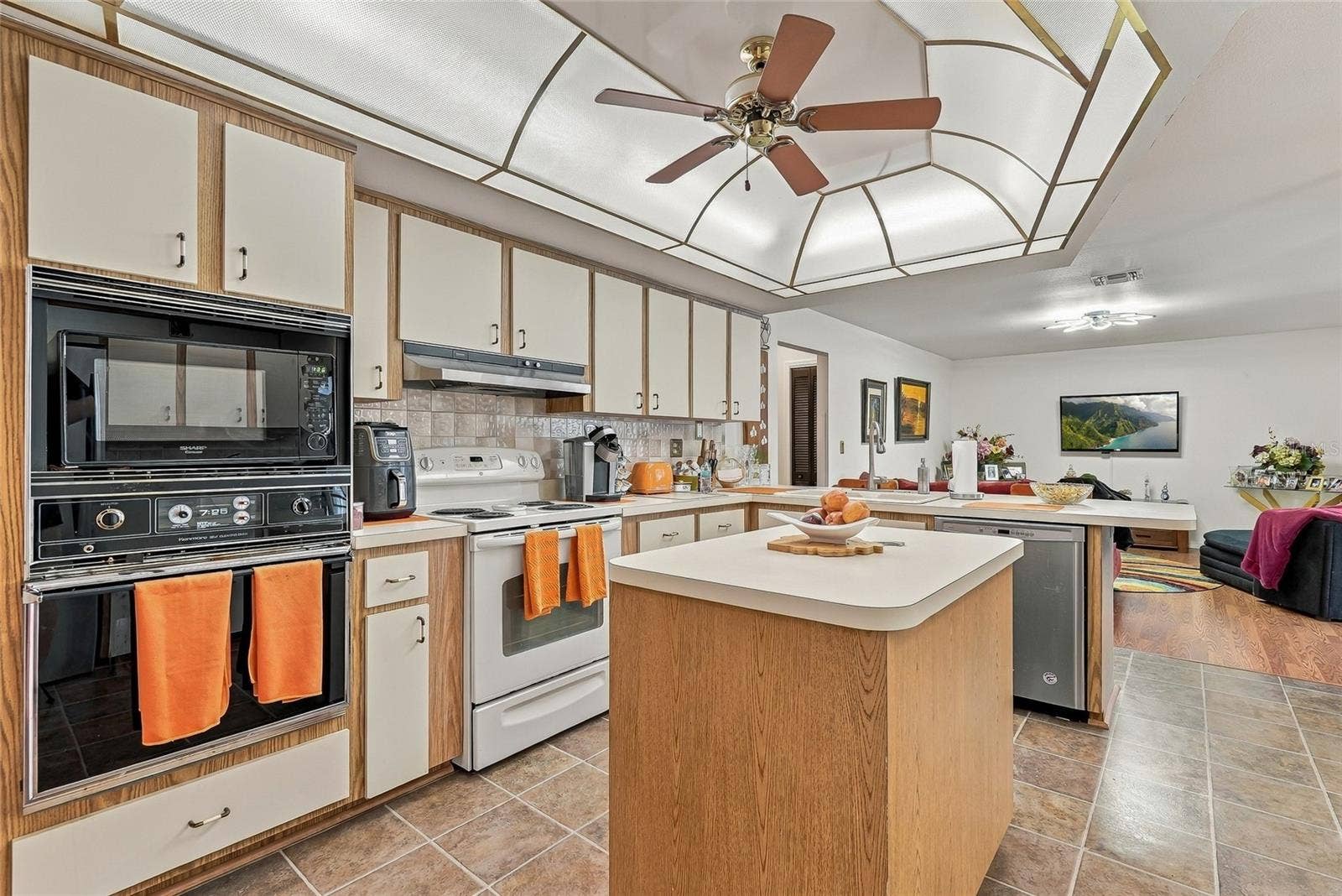 9896 DOMINGO DRIVE, Brooksville, FL 34601 Spacious Kitchen with Built in Double Oven