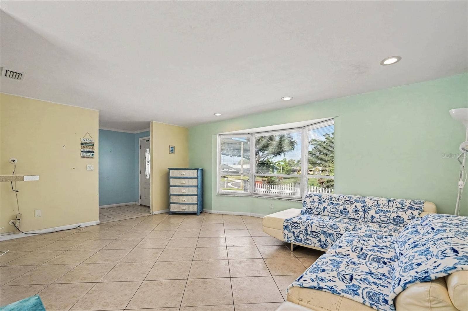 13570 99TH AVENUE N, Seminole, FL 33776