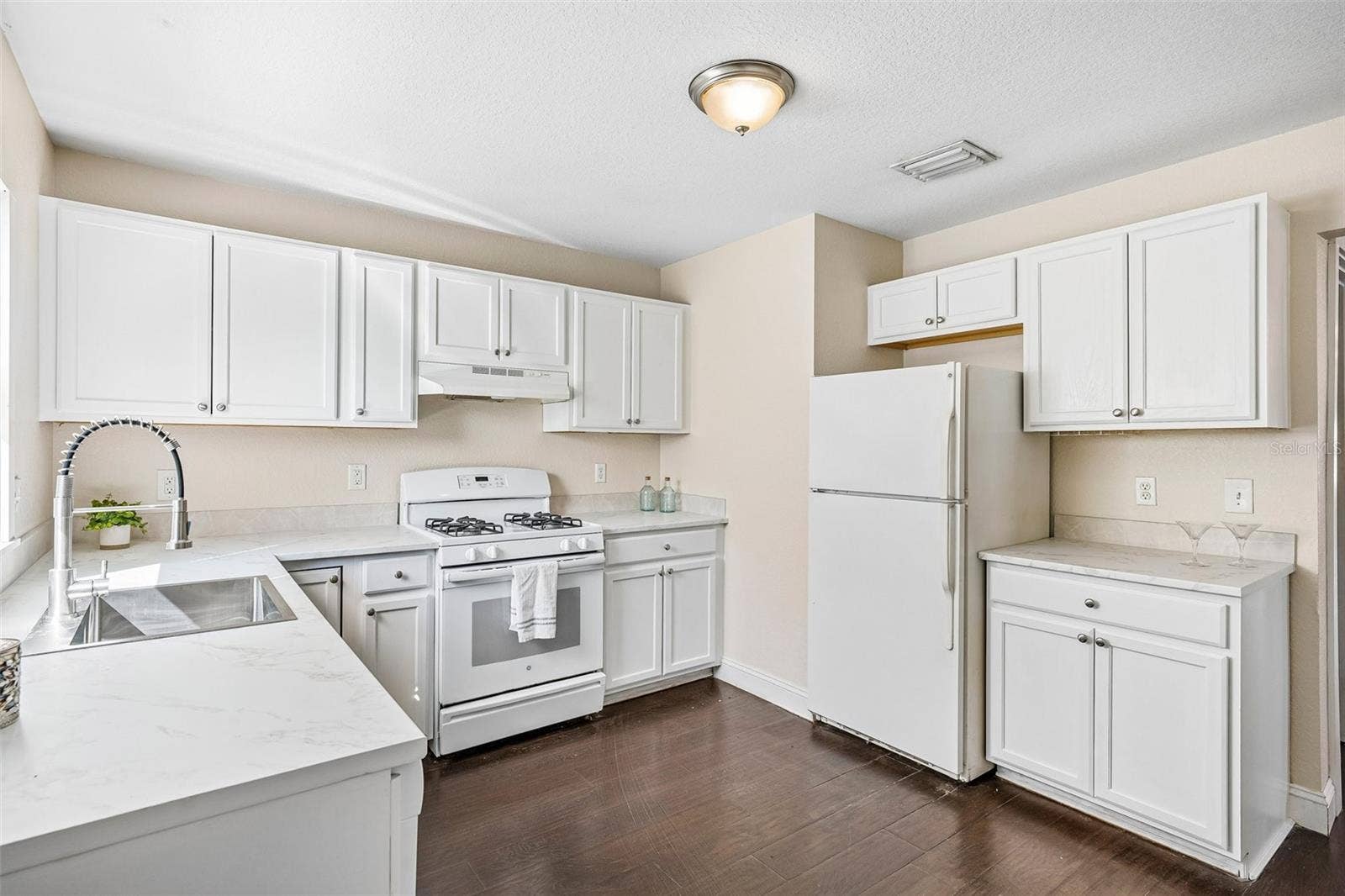 1646 28TH AVENUE N, St Petersburg, FL 33713 1646 28TH AVENUE N, St Petersburg, FL 33713