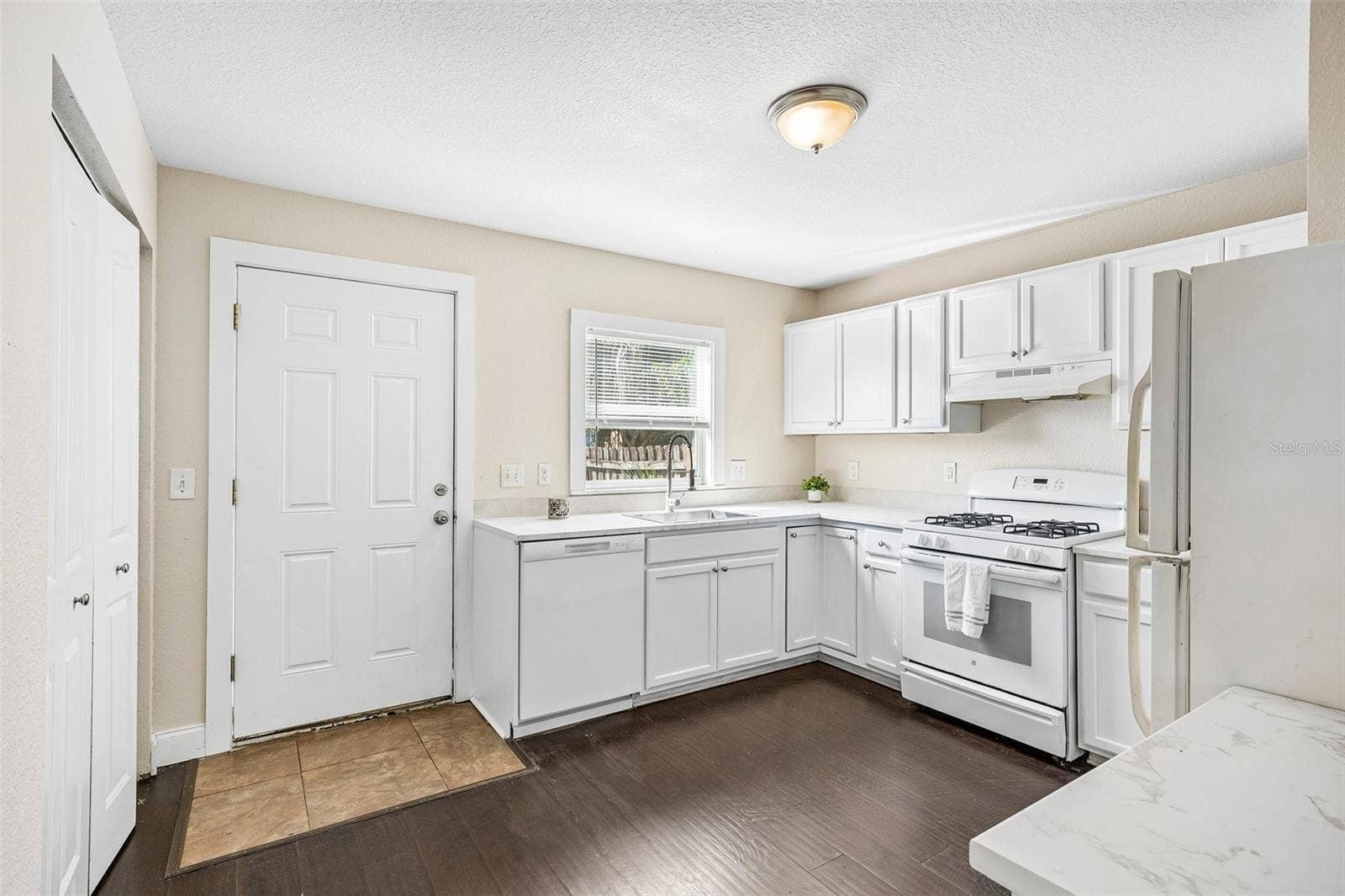 1646 28TH AVENUE N, St Petersburg, FL 33713 1646 28TH AVENUE N, St Petersburg, FL 33713