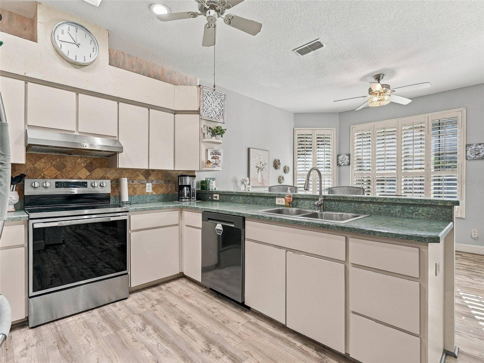 19480 SW 94TH STREET, Dunnellon, FL 34432 Stainless Steel Appliances