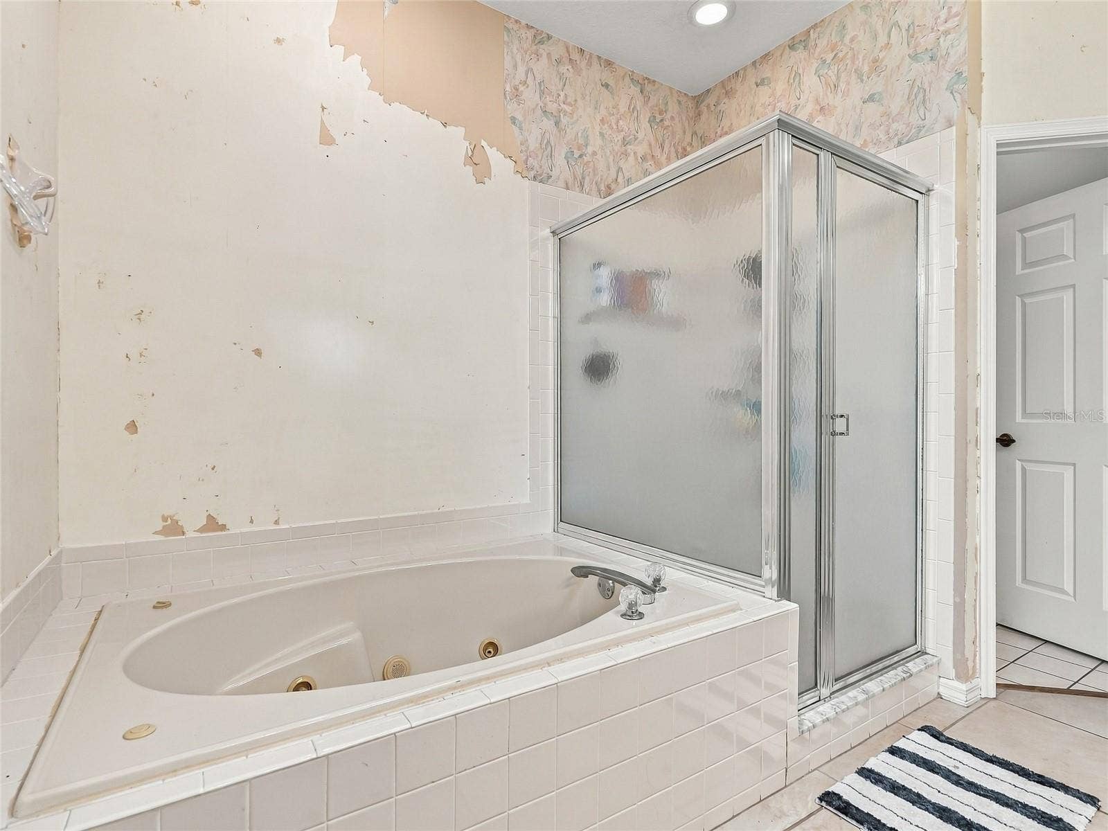 19480 SW 94TH STREET, Dunnellon, FL 34432 Large Soaking Tub with Jets