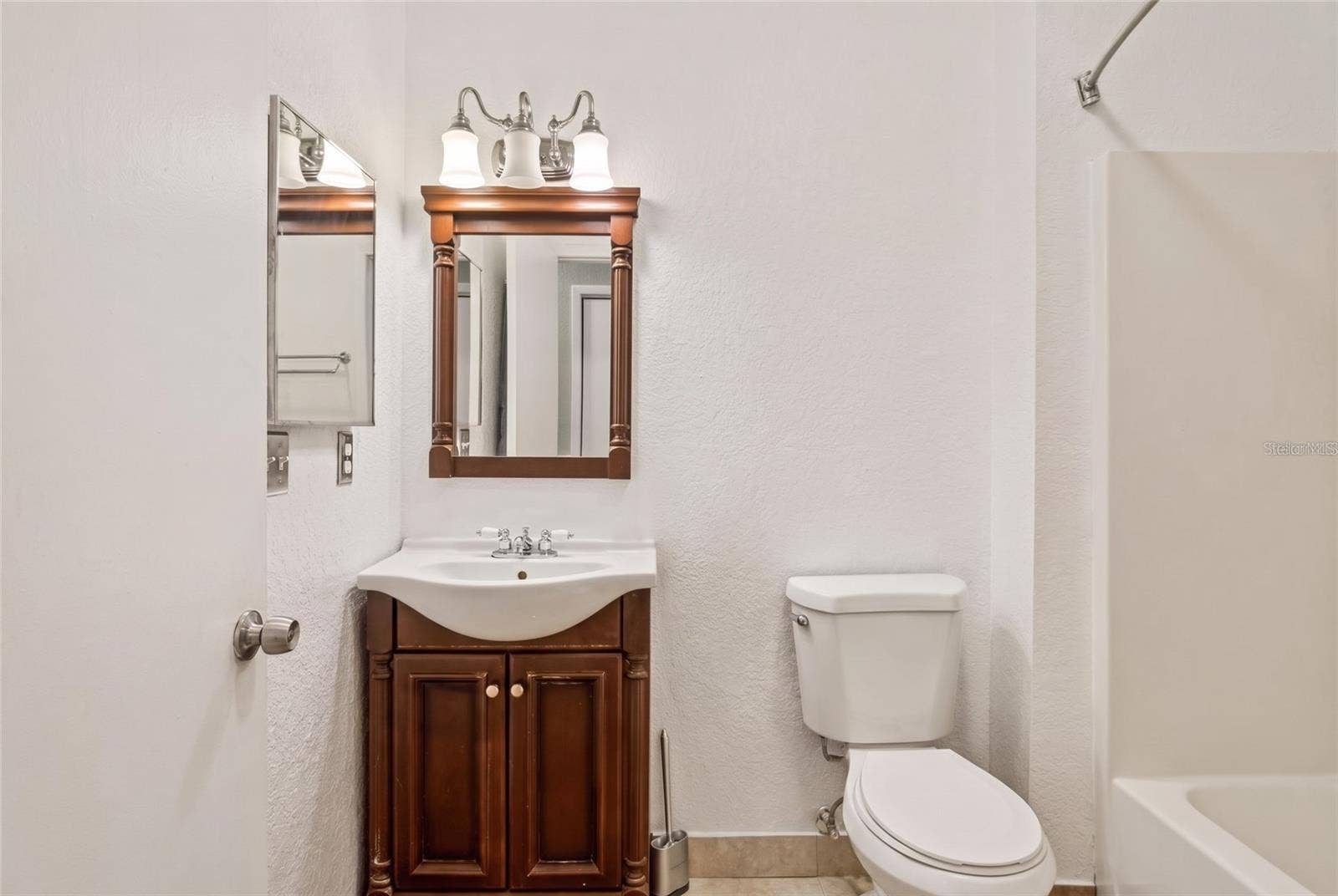 3105 GORDON COURT, Tampa, FL 33619 DIGITALLY EDITED TO REMOVE FURNITURE