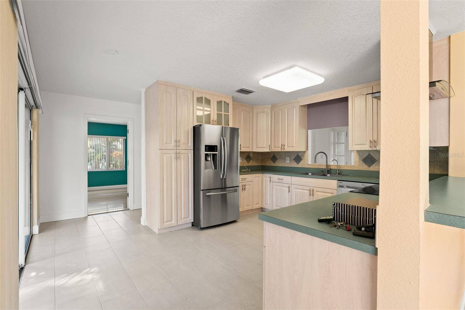 2725 N MYRTLE AVENUE, Tampa, FL 33602 2725 N MYRTLE AVENUE, Tampa, FL 33602