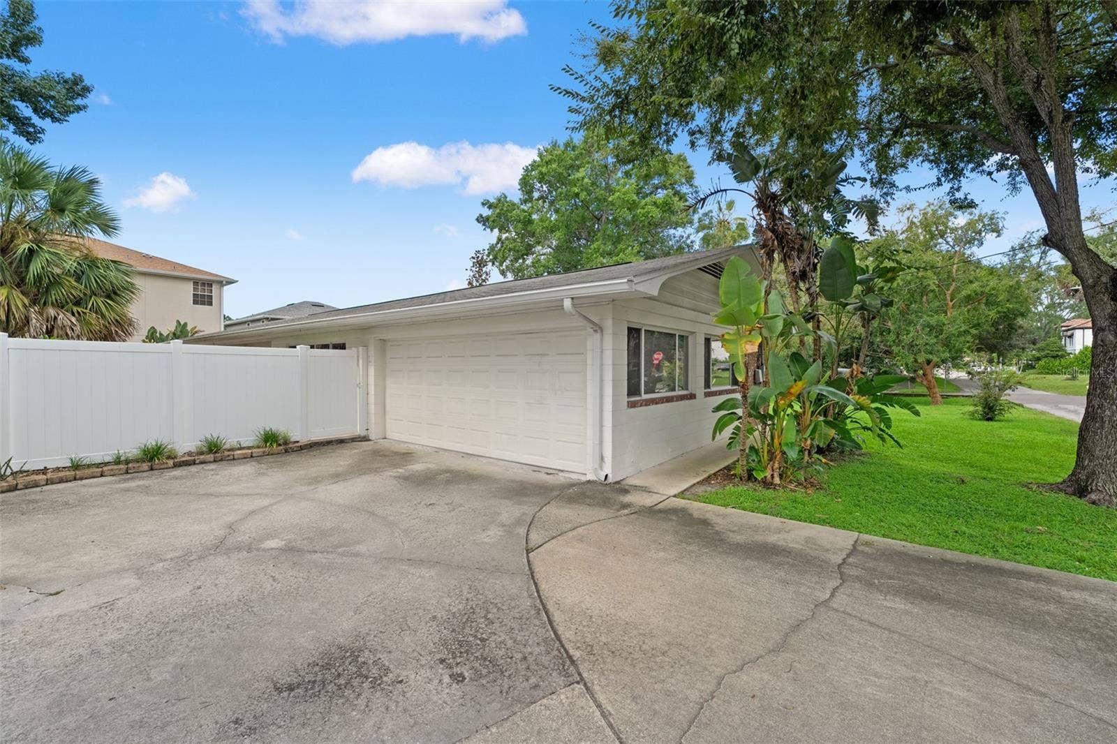2725 N MYRTLE AVENUE, Tampa, FL 33602 2725 N MYRTLE AVENUE, Tampa, FL 33602