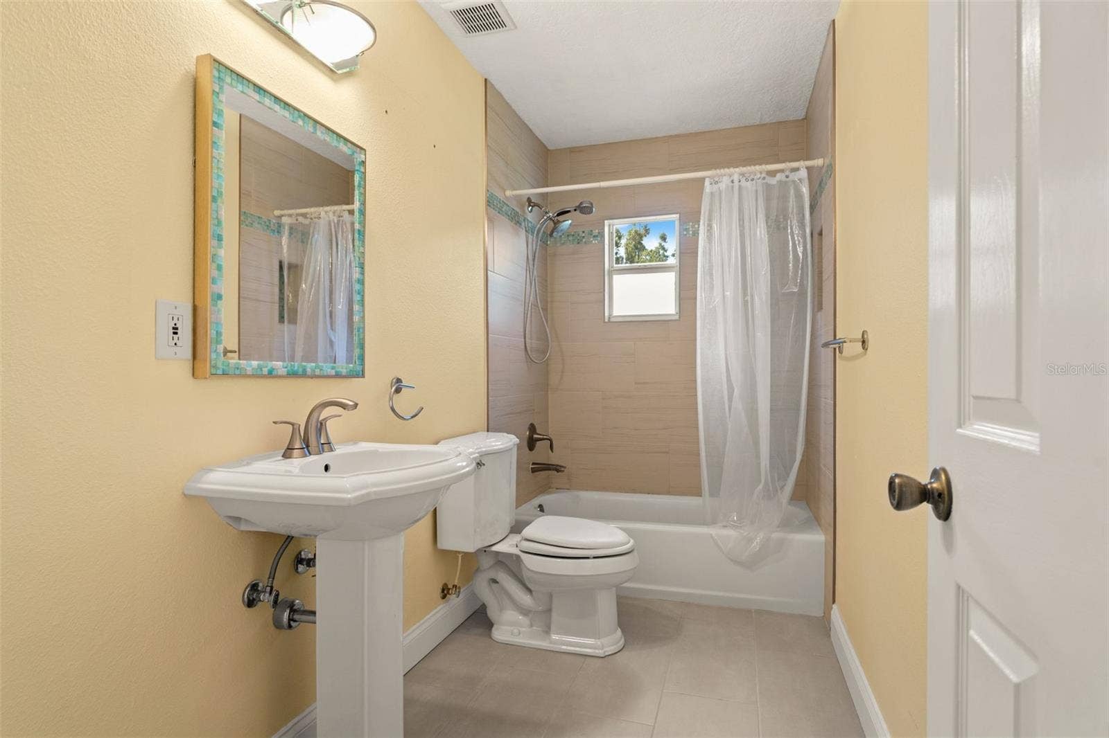 2725 N MYRTLE AVENUE, Tampa, FL 33602 2725 N MYRTLE AVENUE, Tampa, FL 33602