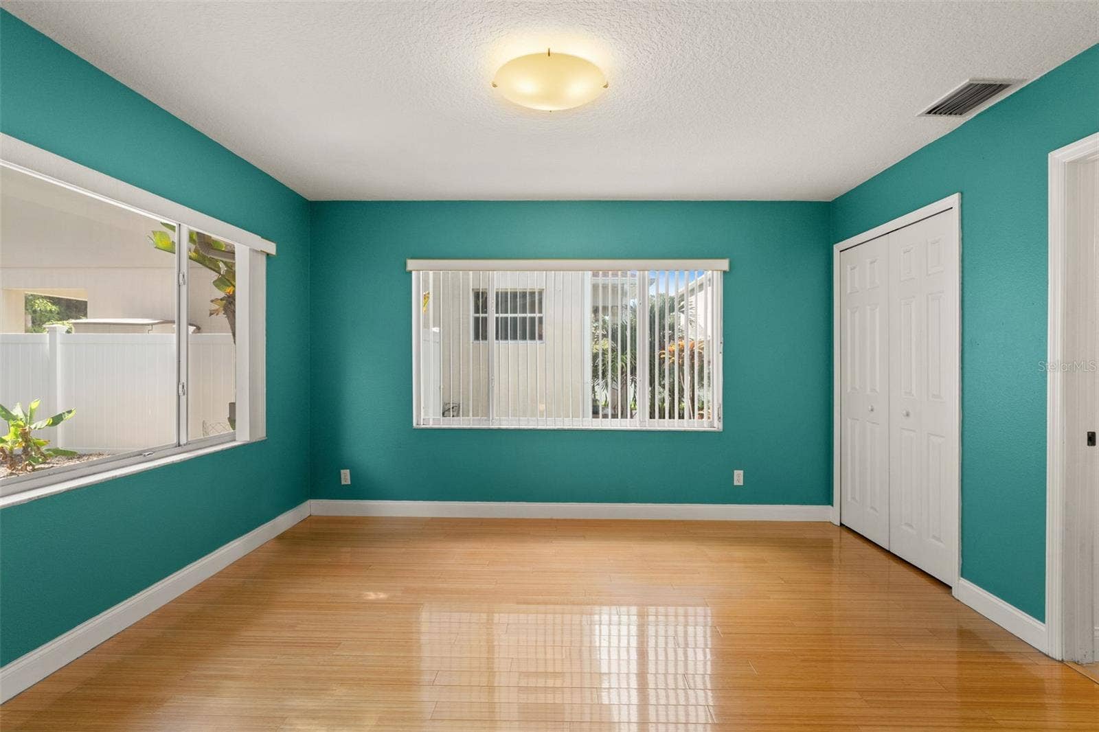 2725 N MYRTLE AVENUE, Tampa, FL 33602 2725 N MYRTLE AVENUE, Tampa, FL 33602
