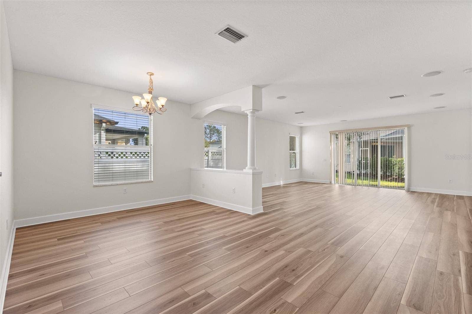 27426 SILVER THATCH DRIVE, Wesley Chapel, FL 33544 Living Room