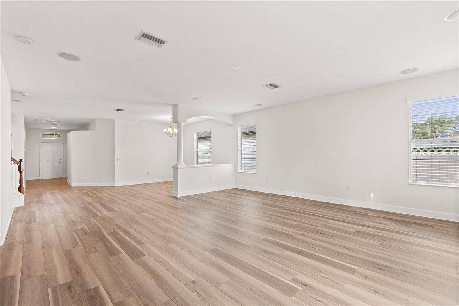 27426 SILVER THATCH DRIVE, Wesley Chapel, FL 33544 Living Room
