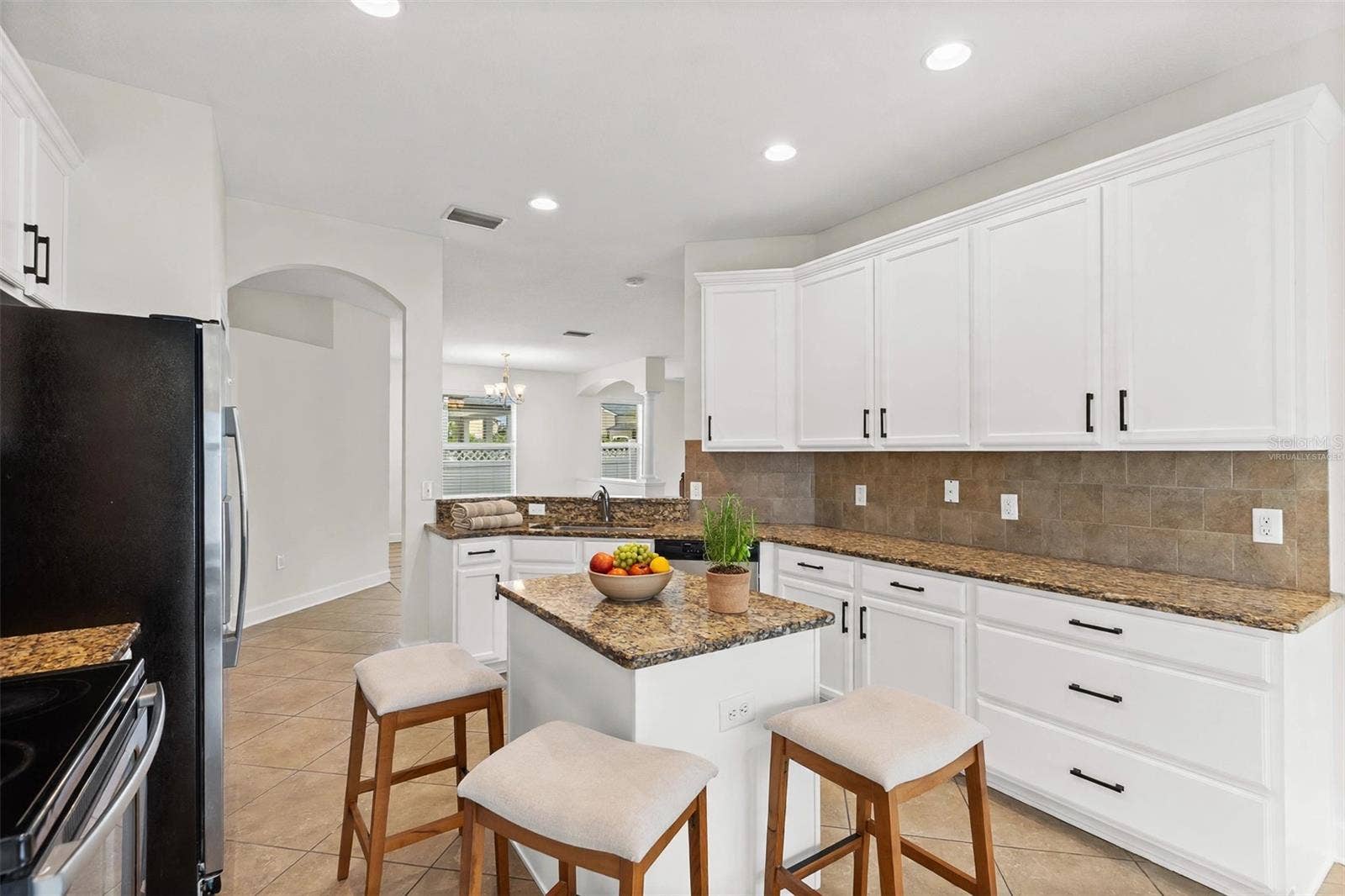 27426 SILVER THATCH DRIVE, Wesley Chapel, FL 33544 Kitchen (Virtually Staged)