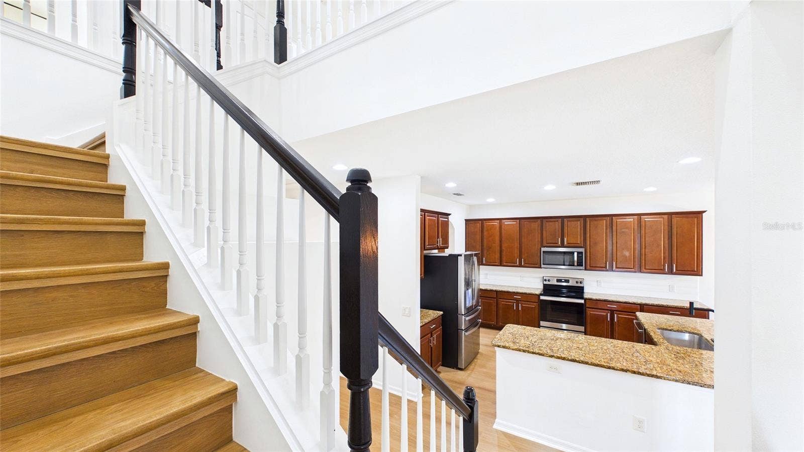 32033 GARDEN ALCOVE LOOP, Wesley Chapel, FL 33545