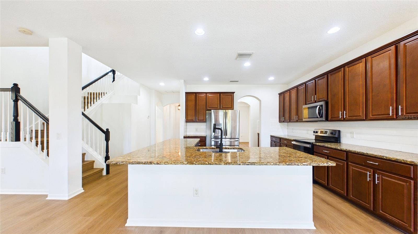 32033 GARDEN ALCOVE LOOP, Wesley Chapel, FL 33545