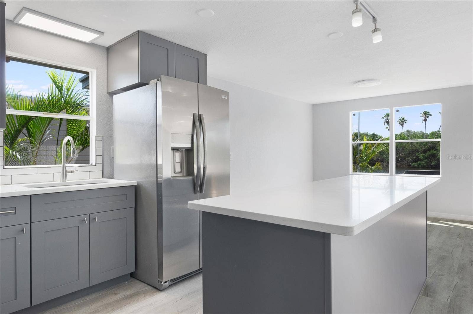 460 MOUNT OAK AVENUE NE, #745, St Petersburg, FL 33702 Kitchen - New stainless appliances