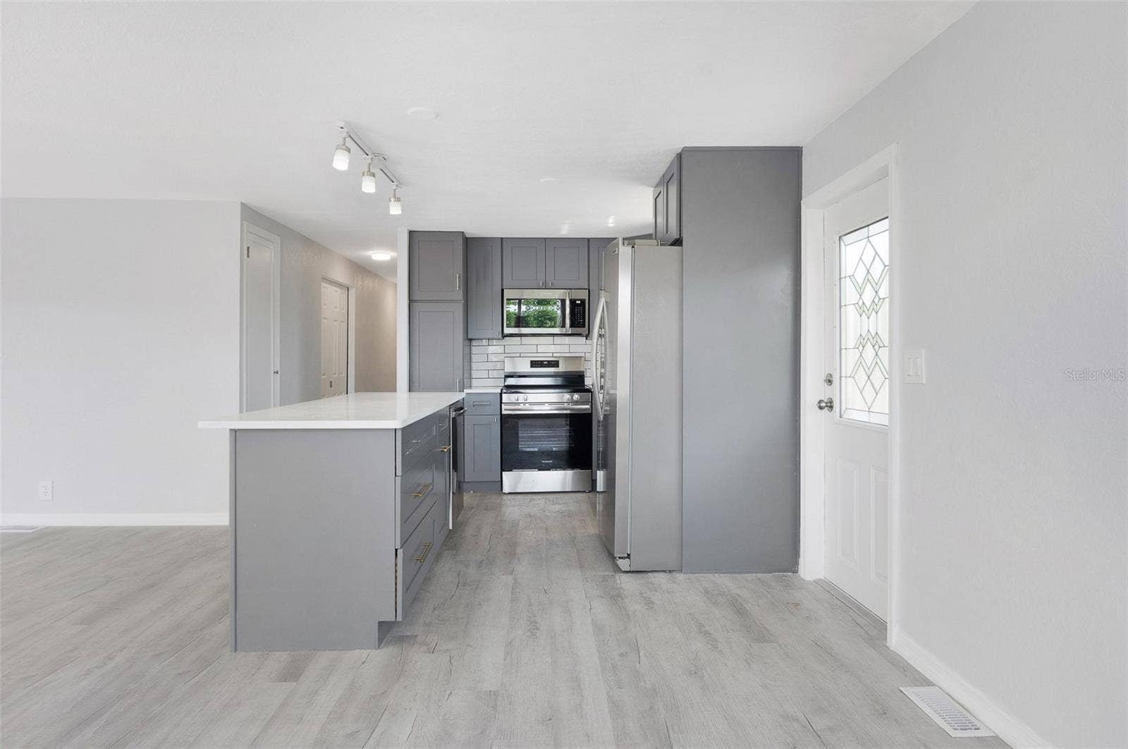 460 MOUNT OAK AVENUE NE, #745, St Petersburg, FL 33702 Diningroom facing kitchen