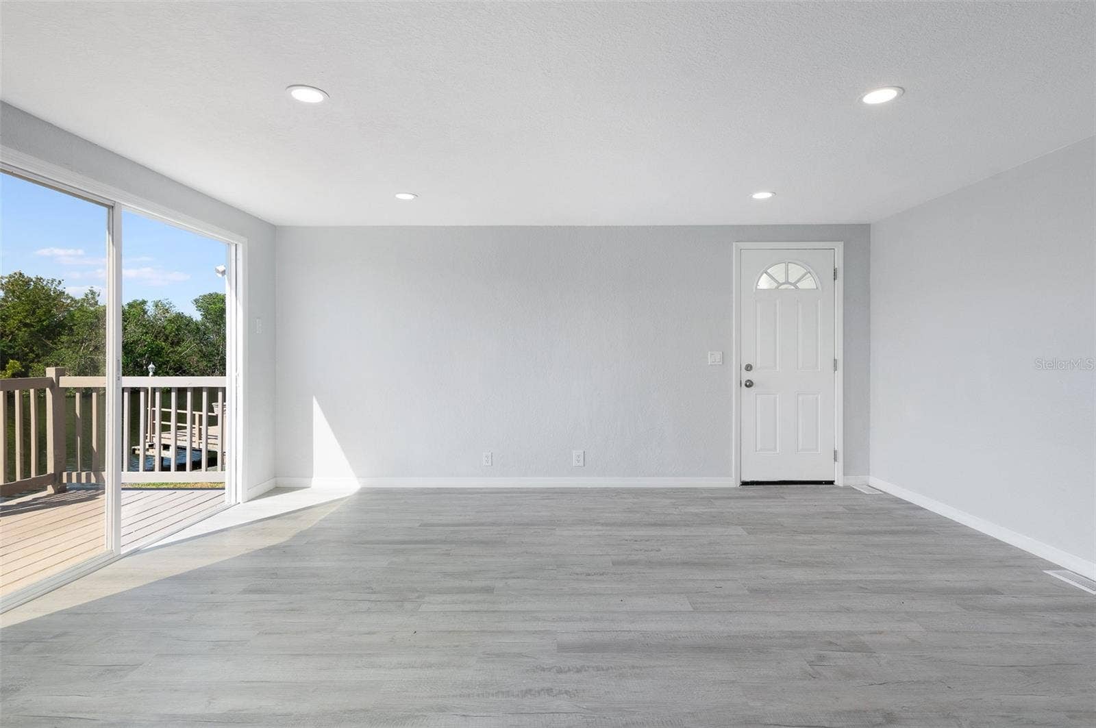 460 MOUNT OAK AVENUE NE, #745, St Petersburg, FL 33702 Diningroom facing west waterview