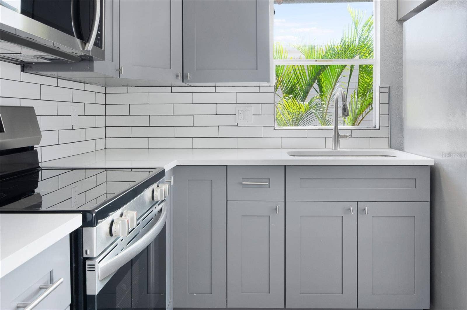460 MOUNT OAK AVENUE NE, #745, St Petersburg, FL 33702 Kitchen new stainless Range