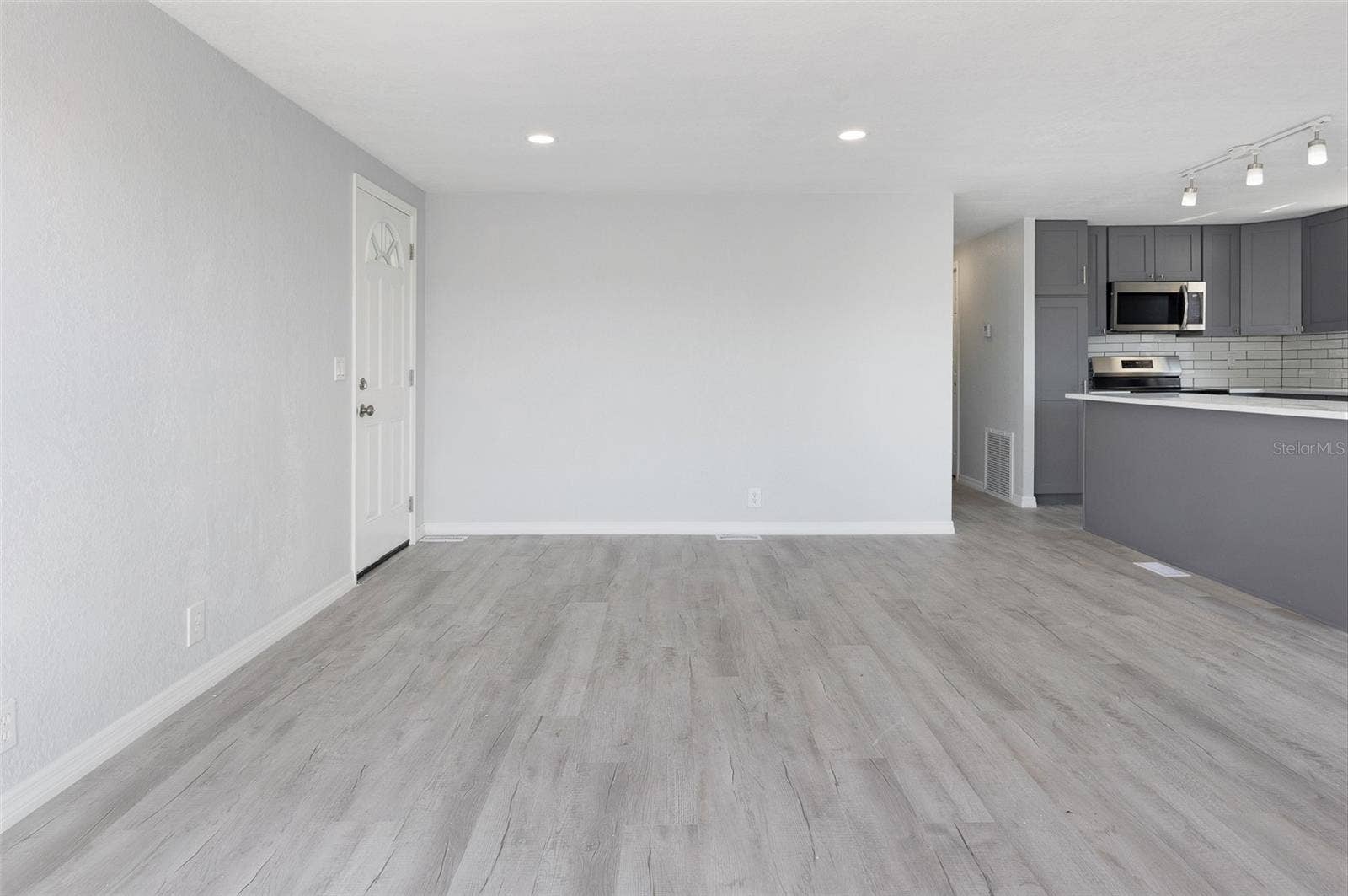 460 MOUNT OAK AVENUE NE, #745, St Petersburg, FL 33702 Livingroom facing front