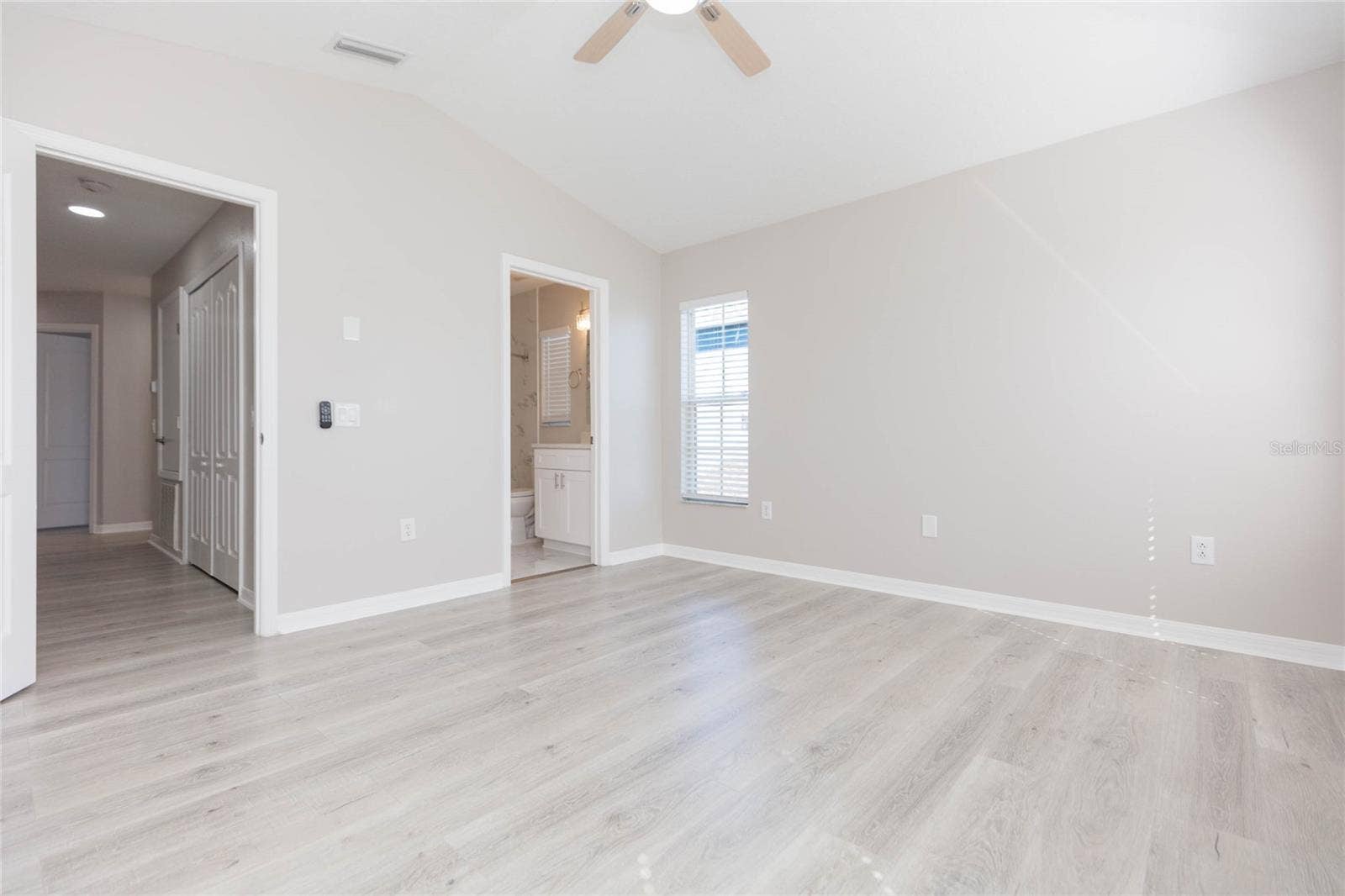 12851 KINGS CROSSING DRIVE, Gibsonton, FL 33534 12851 KINGS CROSSING DRIVE, Gibsonton, FL 33534