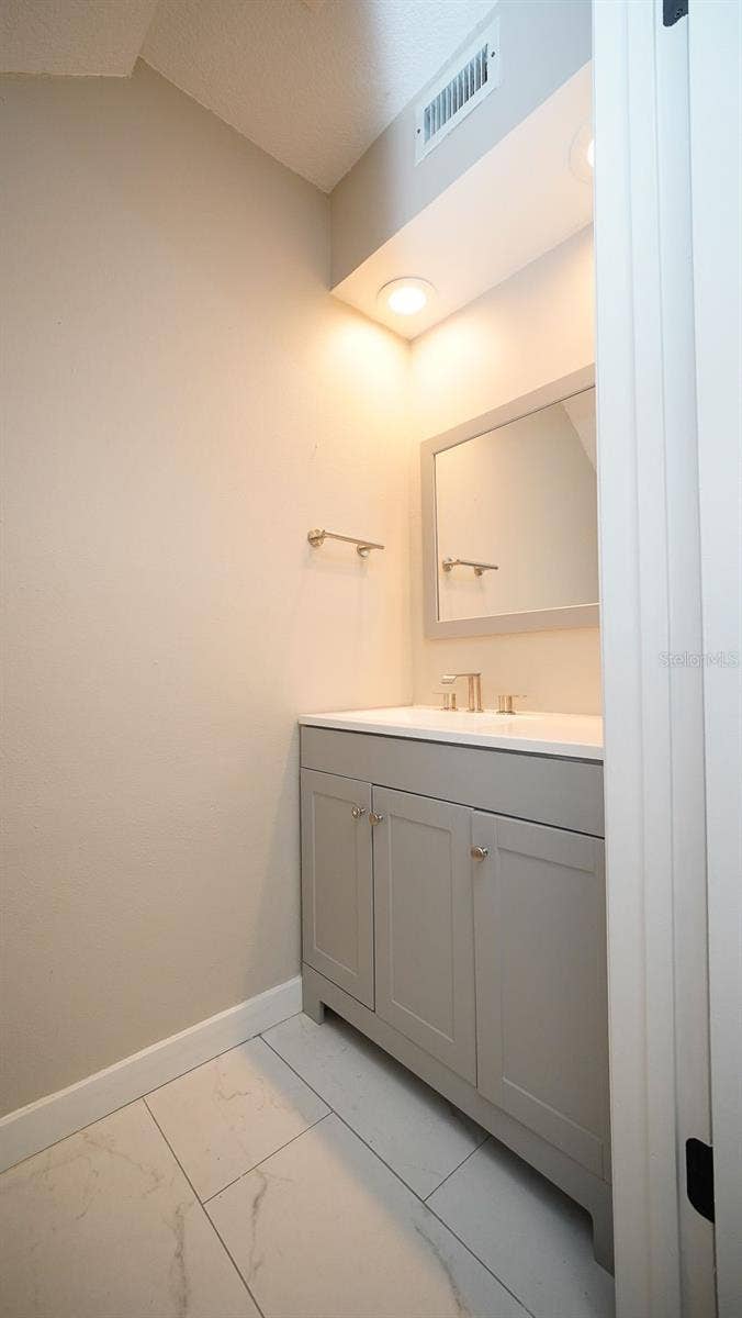 218 S TAMPANIA AVENUE, #-, Tampa, FL 33609 218 S TAMPANIA AVENUE, #-, Tampa, FL 33609