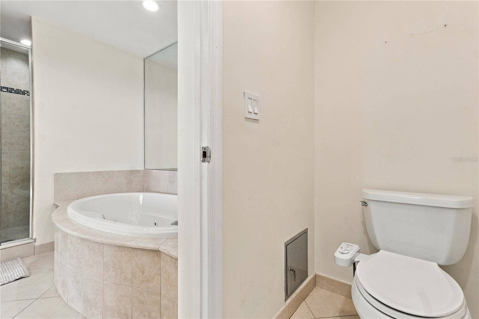 301 S GULFVIEW BOULEVARD, #303, Clearwater, FL 33767 Water closet