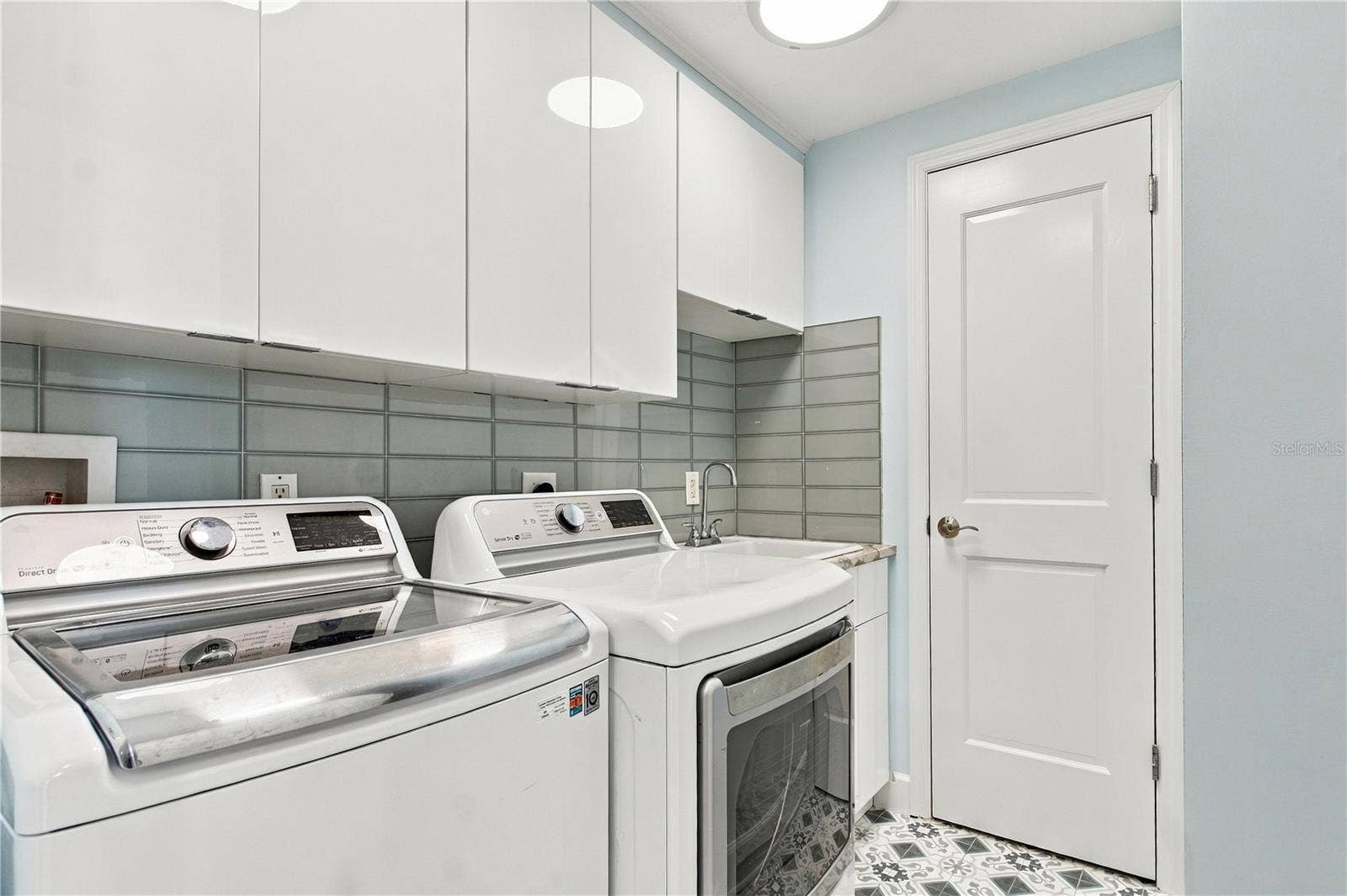 301 S GULFVIEW BOULEVARD, #303, Clearwater, FL 33767 Laundry room with water heater closet & water sortner system