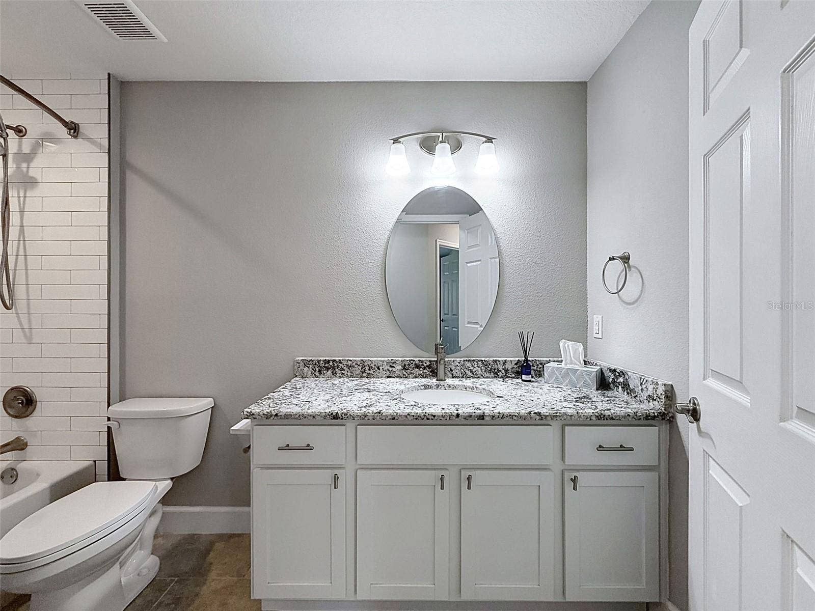 1420 MAGNOLIA LN, Auburndale, FL 33823 Hall Bathroom