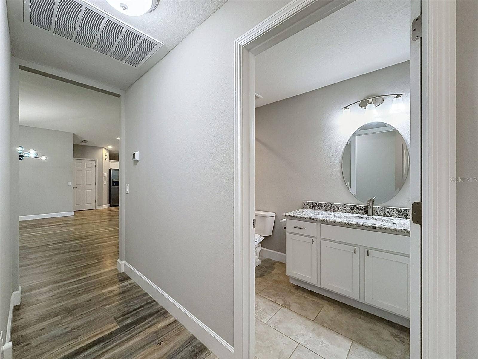 1420 MAGNOLIA LN, Auburndale, FL 33823 Hall Bathroom