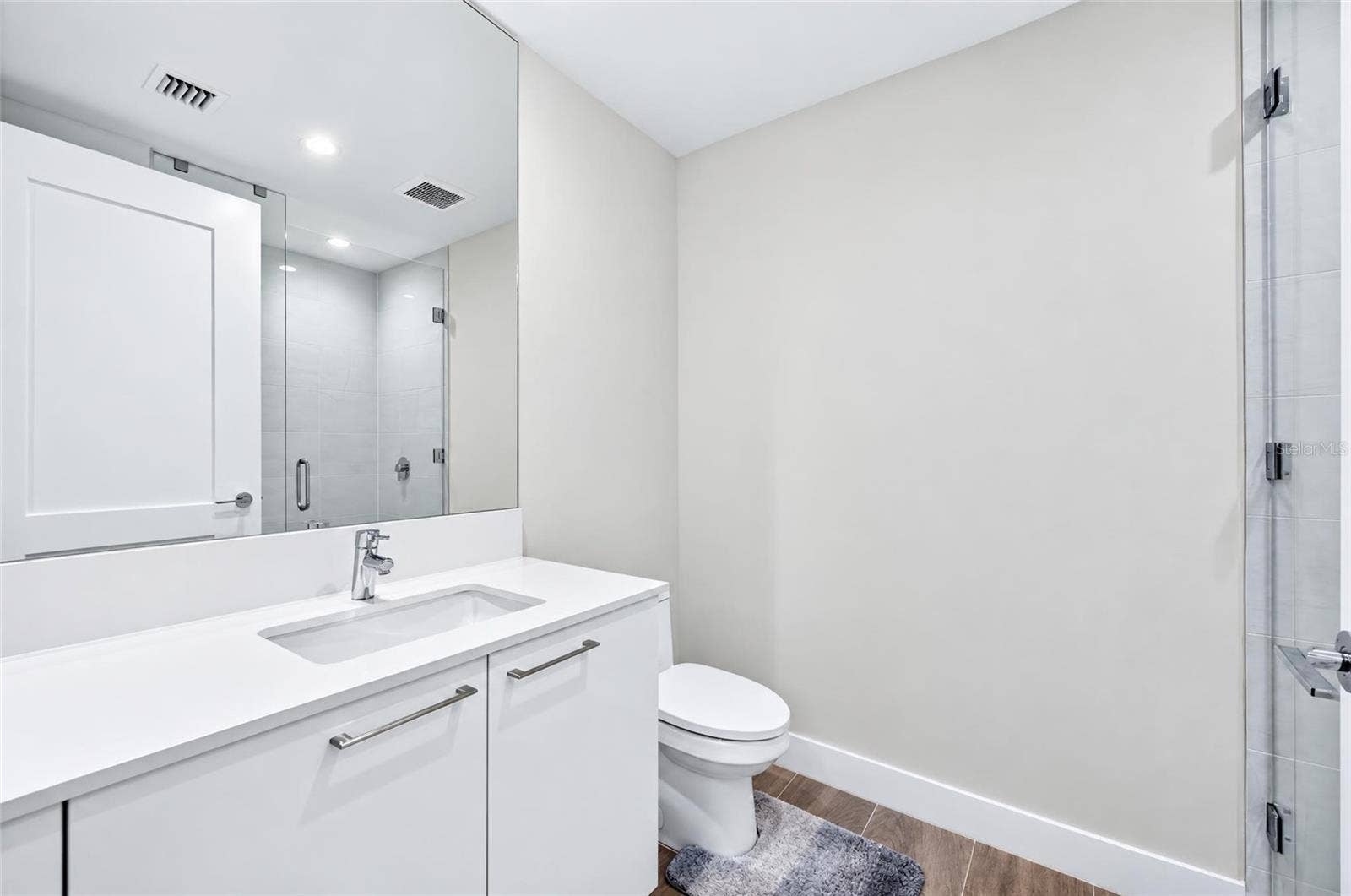 301 1ST STREET S, #1004, St Petersburg, FL 33701 Third Bathroom
