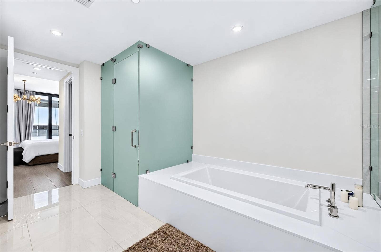 301 1ST STREET S, #1004, St Petersburg, FL 33701 Luxury Primary Soaking Tub